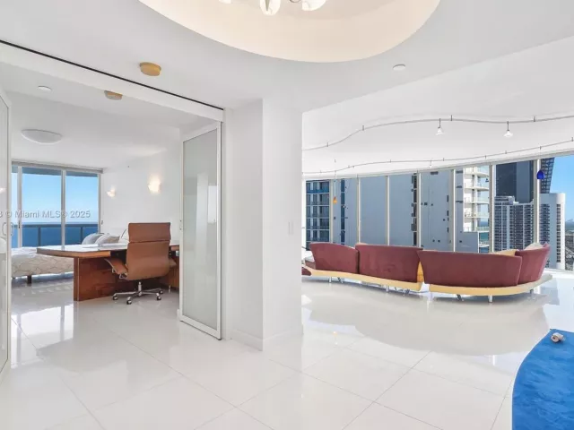 Apartment for sale  Unit #3701 - photo 5652653