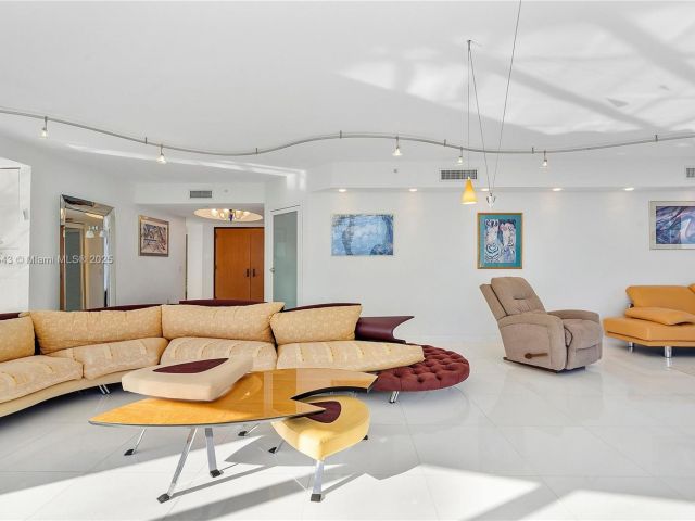 Apartment for sale  Unit #3701 - photo 5652655