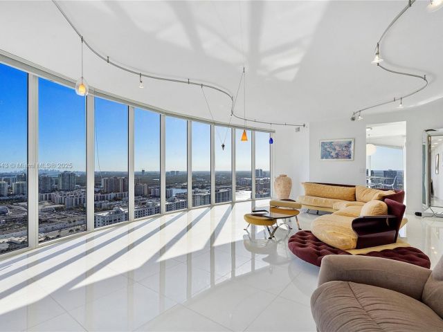 Apartment for sale  Unit #3701 - photo 5652656