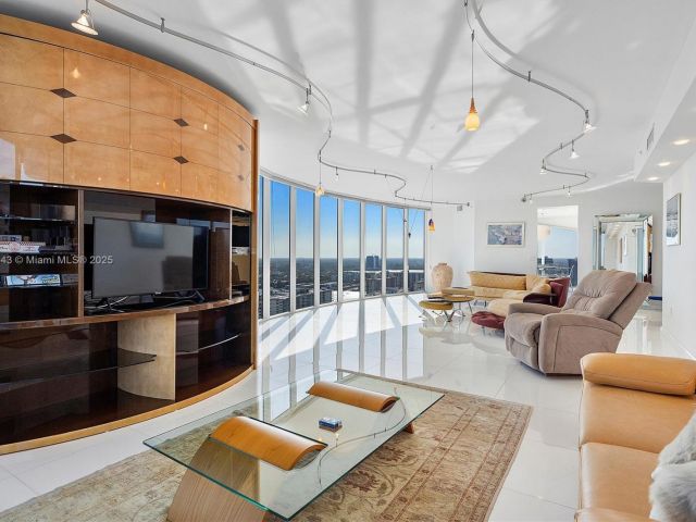 Apartment for sale  Unit #3701 - photo 5652658