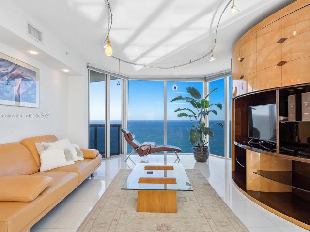 Apartment for sale  Unit #3701 - photo 5652661