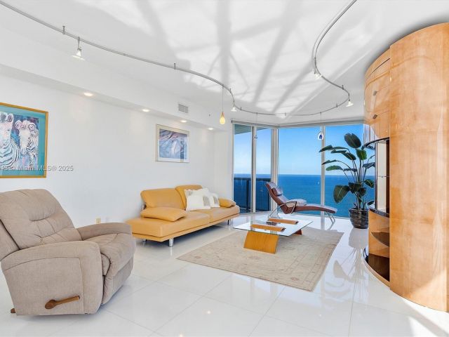 Apartment for sale  Unit #3701 - photo 5652662