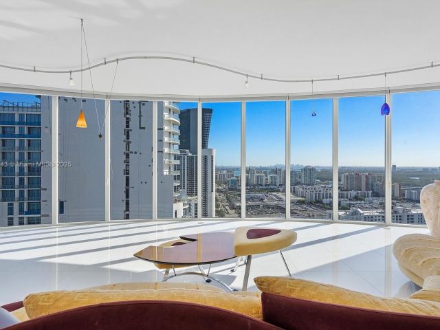 Apartment for sale  Unit #3701 - photo 5652663