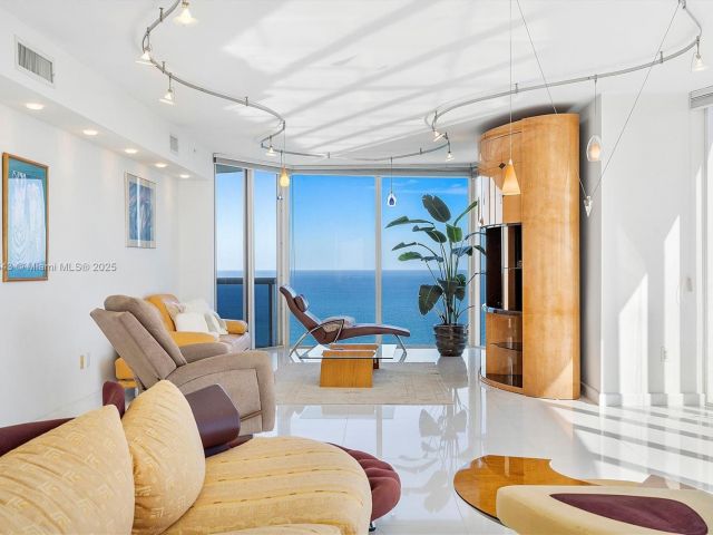 Apartment for sale  Unit #3701 - photo 5652664