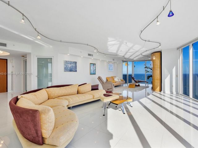 Apartment for sale  Unit #3701 - photo 5652666