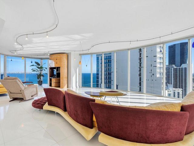 Apartment for sale  Unit #3701 - photo 5652668