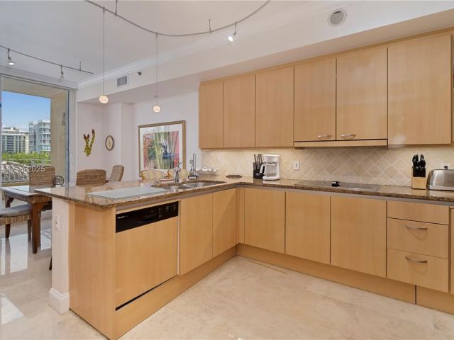 Apartment for rent  Unit #404 - photo 6912957