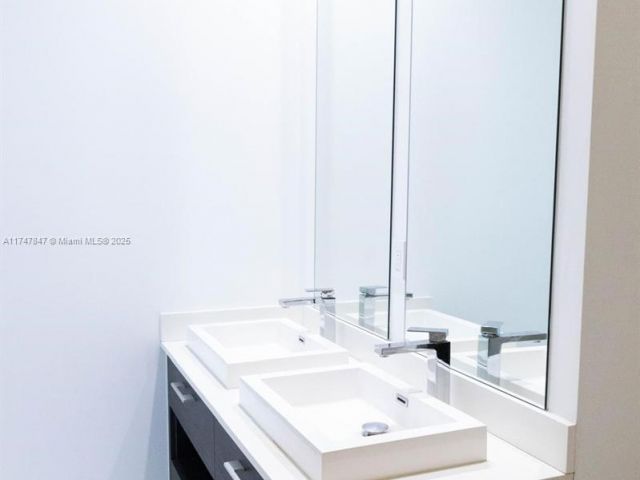 Apartment for sale  Unit #4703 - photo 5605641