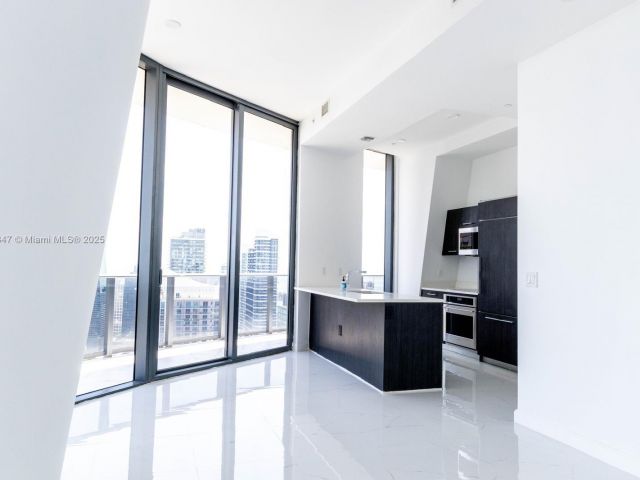 Apartment for sale  Unit #4703 - photo 5605643