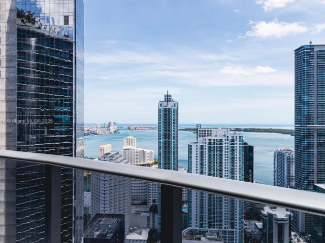 Apartment for sale  Unit #4703 - photo 5605645