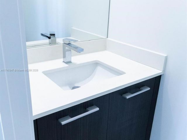 Apartment for sale  Unit #4703 - photo 5605646