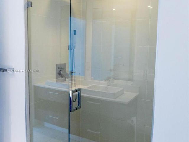 Apartment for sale  Unit #4703 - photo 5605647