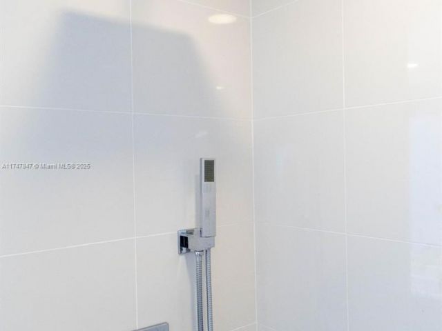 Apartment for sale  Unit #4703 - photo 5605648