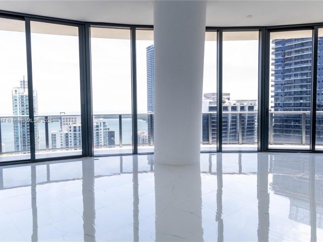 Apartment for sale  Unit #4703 - photo 5605650