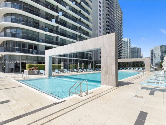 Apartment for sale  Unit #4703 - photo 5605657