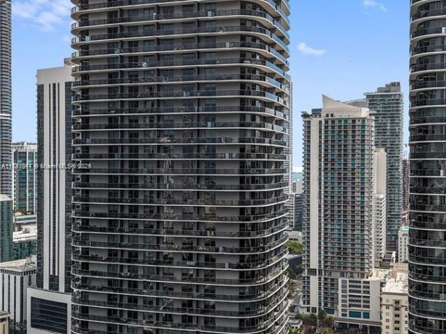 Apartment for sale  Unit #4703 - photo 5605658