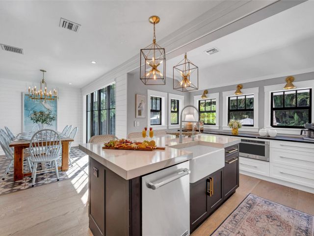 Home for rent at 450 N Swinton Ave - photo 5757558