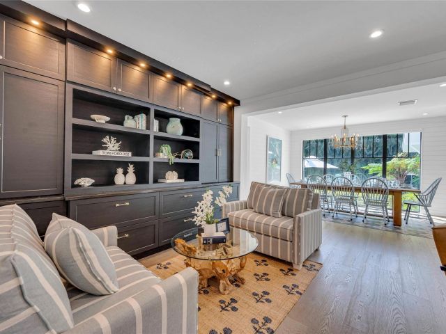 Home for rent at 450 N Swinton Ave - photo 5757562