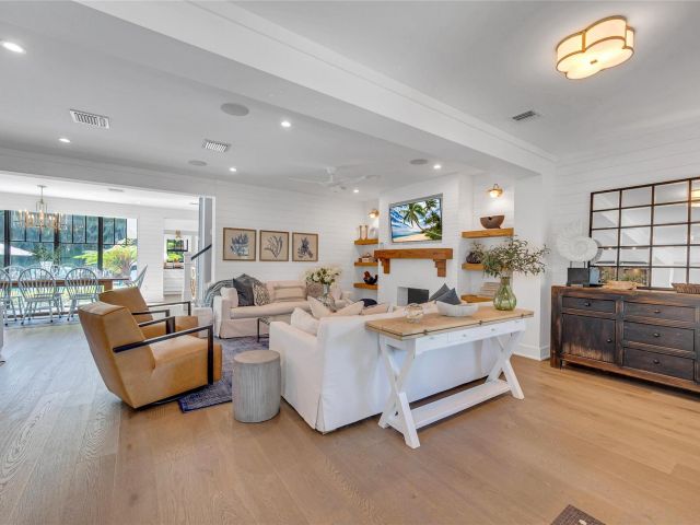 Home for rent at 450 N Swinton Ave - photo 5757564