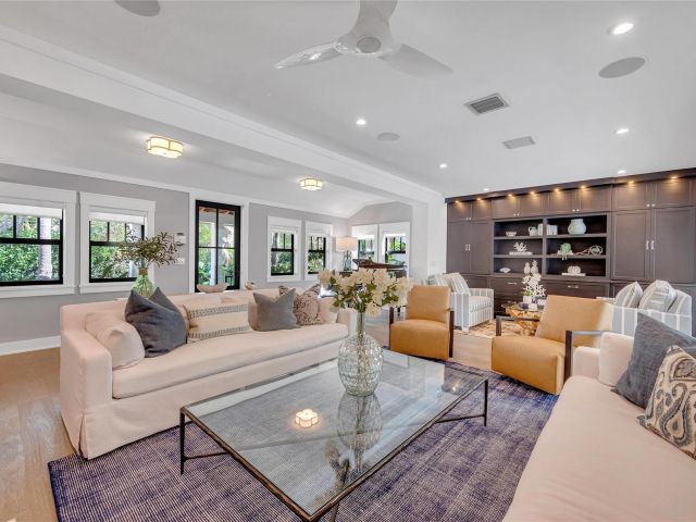 Home for rent at 450 N Swinton Ave - photo 5757565