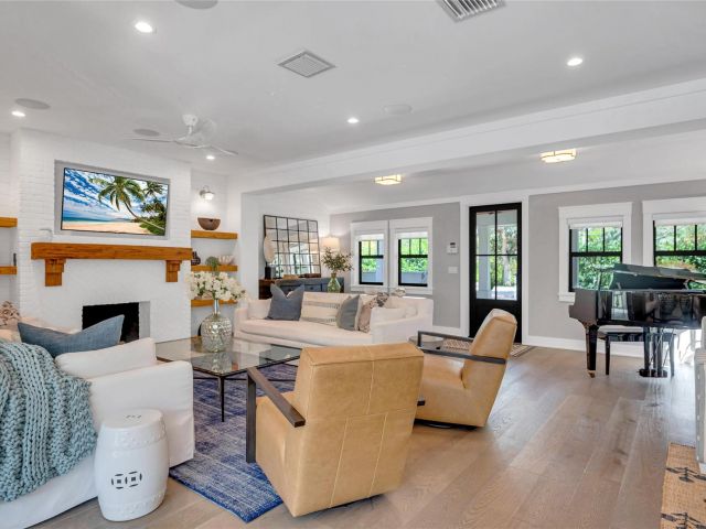 Home for rent at 450 N Swinton Ave - photo 5757566