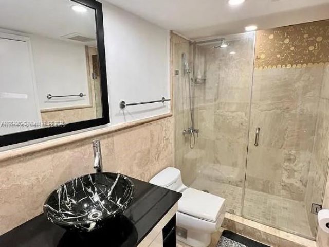 1-bedroom condo for sale in Hallandale Beach - 2030 S Ocean Dr 211 - MondialRealty