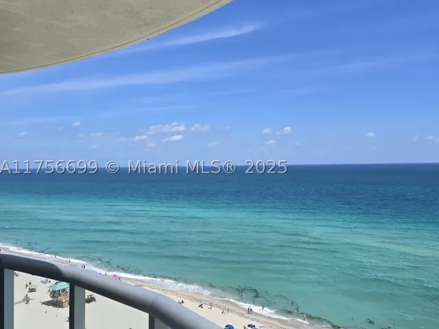 2-bedroom condo for sale in Sunny Isles Beach - 17315 Collins Ave 1402 - MondialRealty