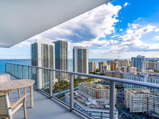 2-bedroom condo for sale in Hollywood - 4010 S Ocean Dr R1609 - MondialRealty