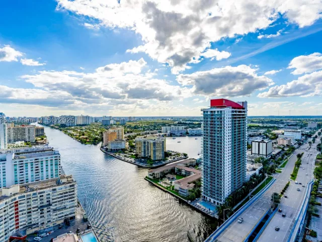 2-bedroom condo for sale in Hollywood - 4010 S Ocean Dr R1609 - MondialRealty