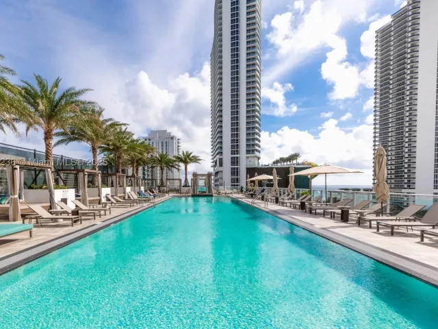 2-bedroom condo for sale in Hollywood - 4010 S Ocean Dr R1609 - MondialRealty