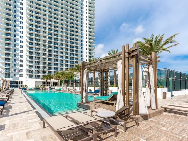 2-bedroom condo for sale in Hollywood - 4010 S Ocean Dr R1609 - MondialRealty