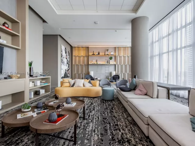 2-bedroom condo for sale in Hollywood - 4010 S Ocean Dr R1609 - MondialRealty
