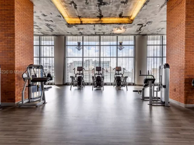 2-bedroom condo for sale in Hollywood - 4010 S Ocean Dr R1609 - MondialRealty