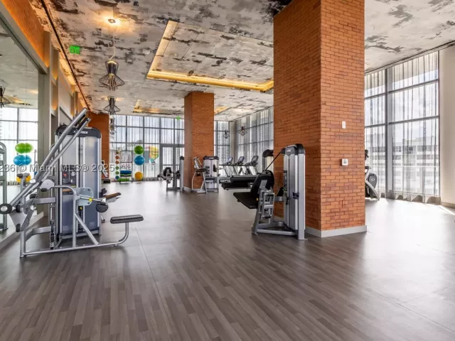 2-bedroom condo for sale in Hollywood - 4010 S Ocean Dr R1609 - MondialRealty
