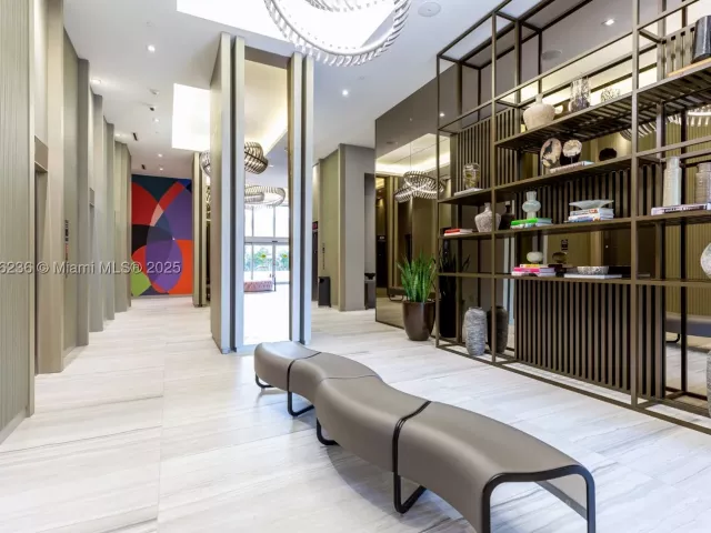 2-bedroom condo for sale in Hollywood - 4010 S Ocean Dr R1609 - MondialRealty