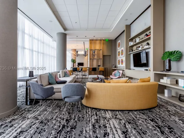 2-bedroom condo for sale in Hollywood - 4010 S Ocean Dr R1609 - MondialRealty