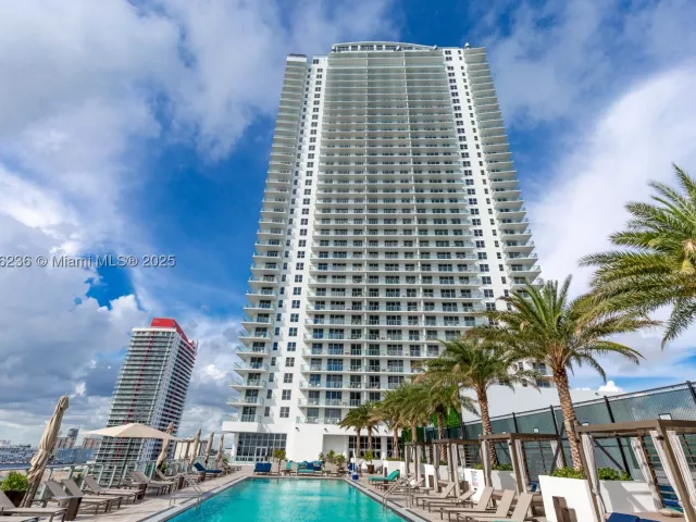 2-bedroom condo for sale in Hollywood - 4010 S Ocean Dr R1609 - MondialRealty