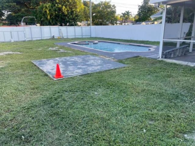 Home for sale at 2318 Scott St - photo 6187303