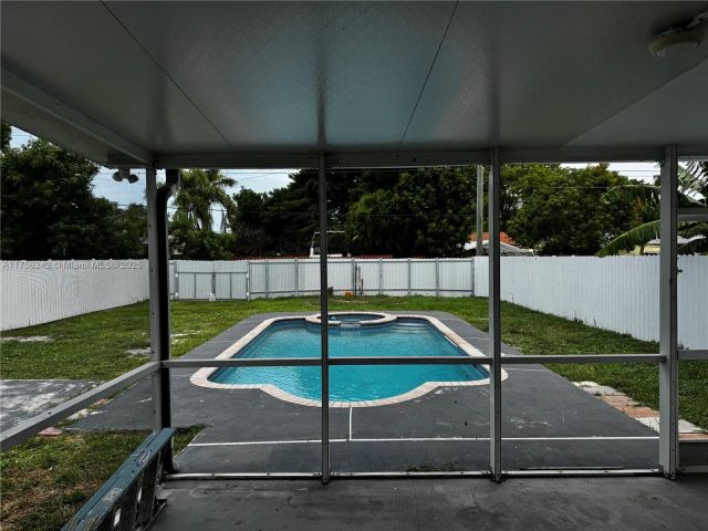 Home for sale at 2318 Scott St - photo 6238221