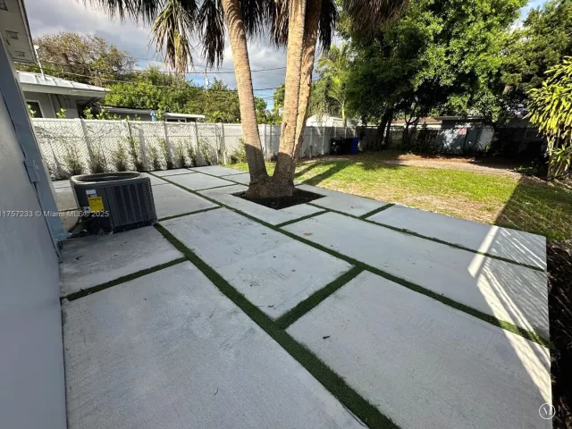 3-bedroom home for sale in Fort Lauderdale - 1300 NW 7th Ter - MondialRealty