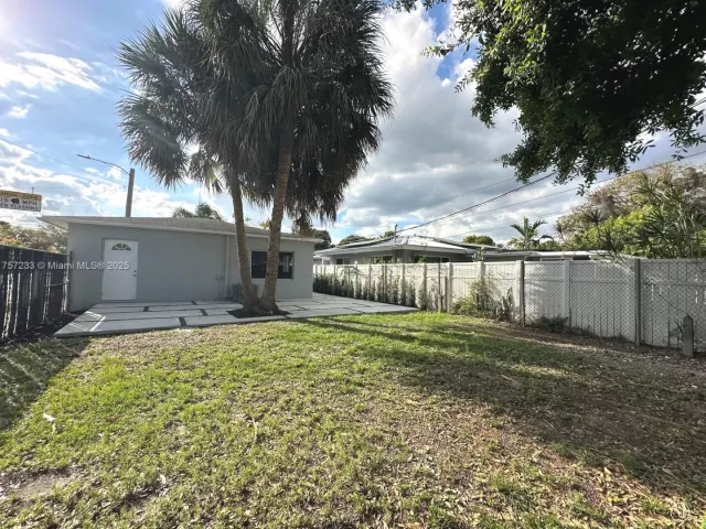 3-bedroom home for sale in Fort Lauderdale - 1300 NW 7th Ter - MondialRealty