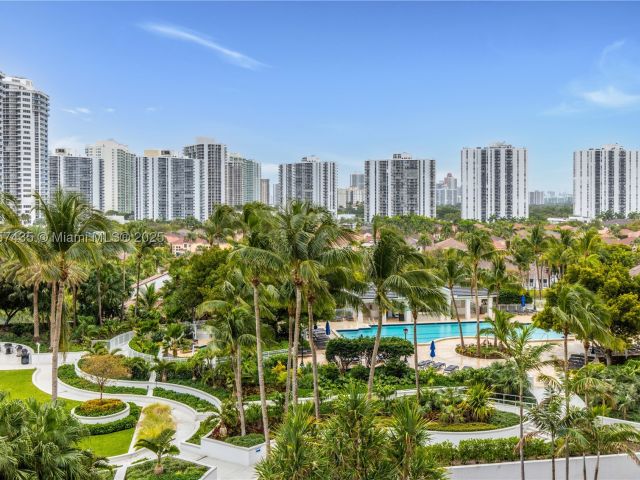 3-bedroom condo for sale in Aventura - 21055 Yacht Club Dr 902 - MondialRealty