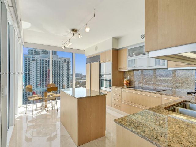 Apartment for sale  Unit #1901 - photo 5671158