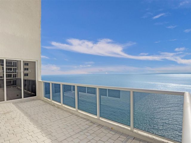 Apartment for sale  Unit #PH4 - photo 5794269