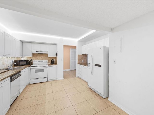 2-bedroom condo for sale in Hallandale Beach - 2500 Parkview Dr 812 - MondialRealty