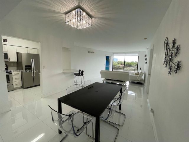 2-bedroom condo for sale in Aventura - 3300 NE 191 St 504 - MondialRealty