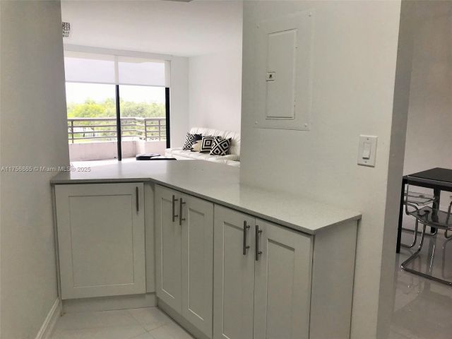 2-bedroom condo for sale in Aventura - 3300 NE 191 St 504 - MondialRealty