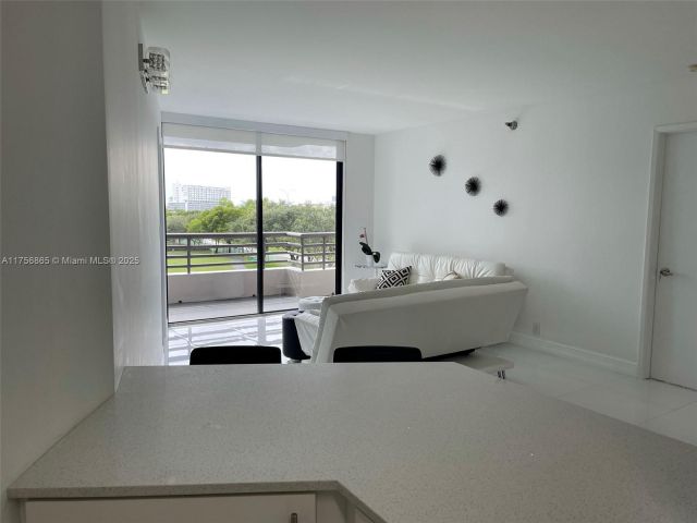 2-bedroom condo for sale in Aventura - 3300 NE 191 St 504 - MondialRealty