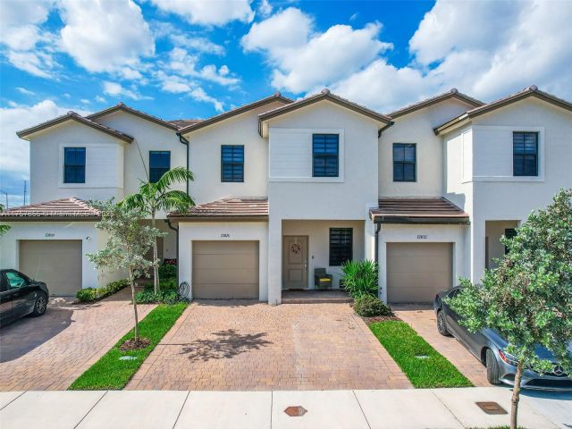 Home for sale at 12816 SW 235th Ter 12816 - photo 5628036