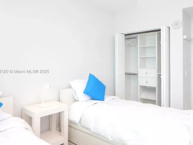 2-bedroom condo for rent in Miami Beach - 6700 Indian Creek Dr PH5 - MondialRealty